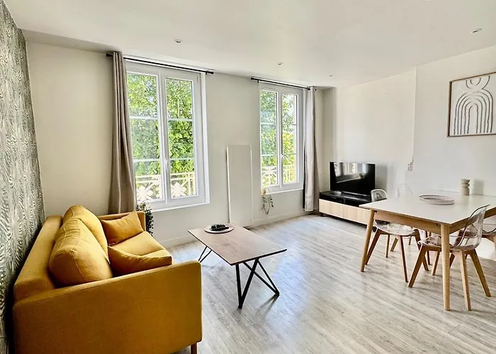 Daire Lumineux Avec Vue Sur Les Clochers *